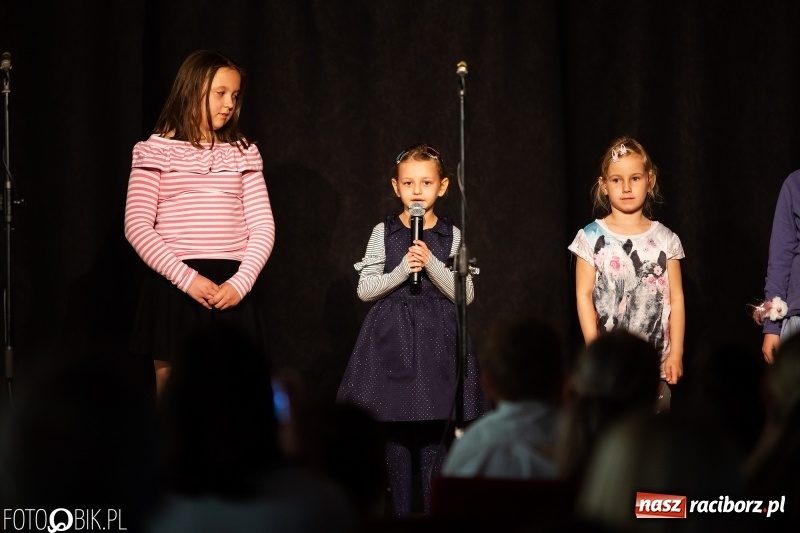 Zdjęcie w galerii na portalu naszraciborz.pl: Koncert z okazji Dnia Mamy i Taty na Zamku Piastowskim wiadomości z regionu