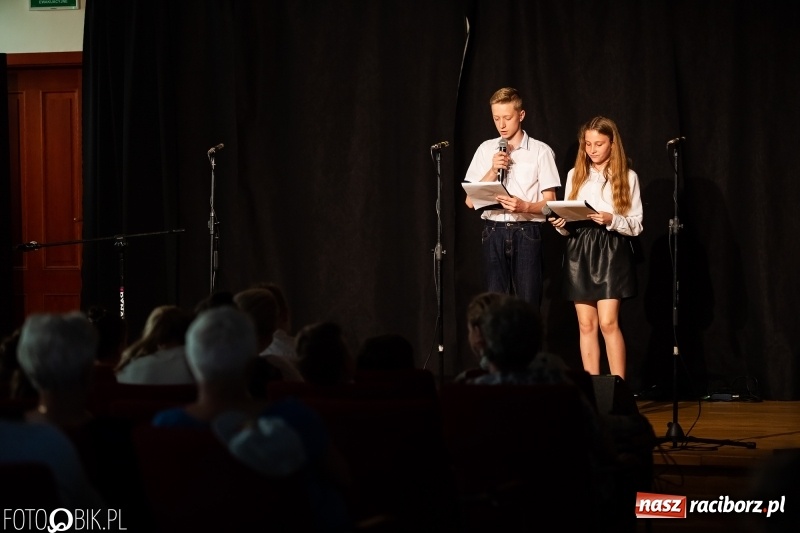 Zdjęcie w galerii na portalu naszraciborz.pl: Koncert z okazji Dnia Mamy i Taty na Zamku Piastowskim wiadomości z regionu