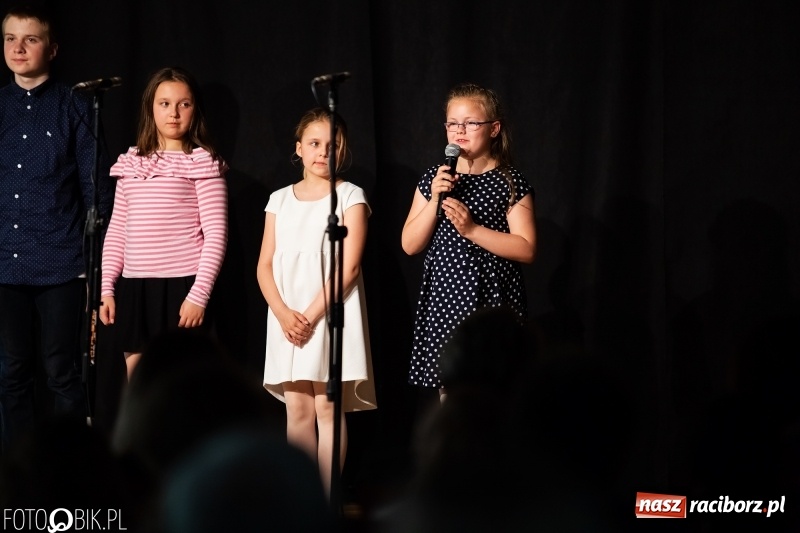 Zdjęcie w galerii na portalu naszraciborz.pl: Koncert z okazji Dnia Mamy i Taty na Zamku Piastowskim wiadomości z regionu