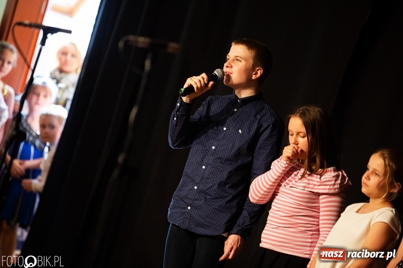 Zdjęcie w galerii na portalu naszraciborz.pl: Koncert z okazji Dnia Mamy i Taty na Zamku Piastowskim wiadomości z regionu