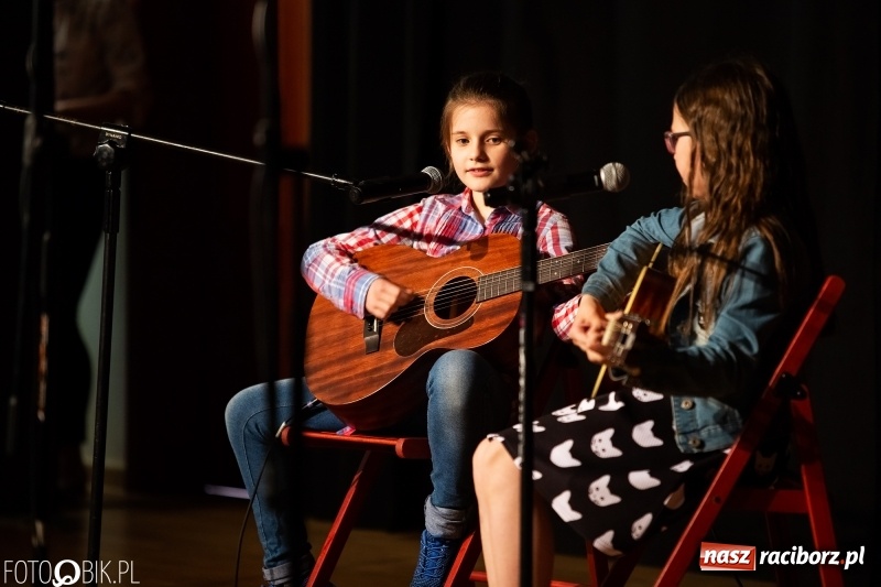 Zdjęcie w galerii na portalu naszraciborz.pl: Koncert z okazji Dnia Mamy i Taty na Zamku Piastowskim wiadomości z regionu