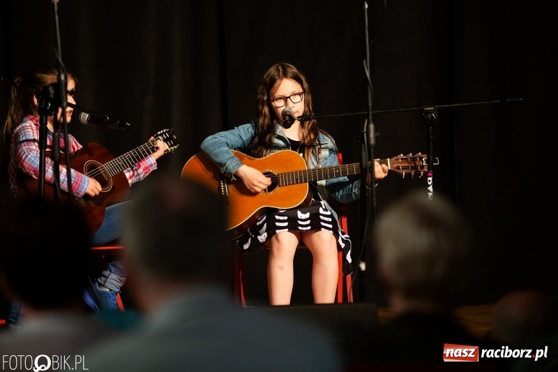 Zdjęcie w galerii na portalu naszraciborz.pl: Koncert z okazji Dnia Mamy i Taty na Zamku Piastowskim wiadomości z regionu