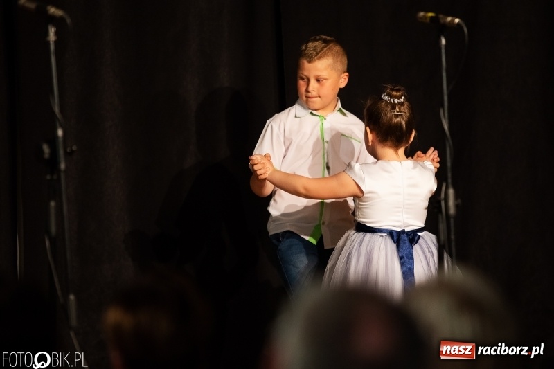 Zdjęcie w galerii na portalu naszraciborz.pl: Koncert z okazji Dnia Mamy i Taty na Zamku Piastowskim wiadomości z regionu