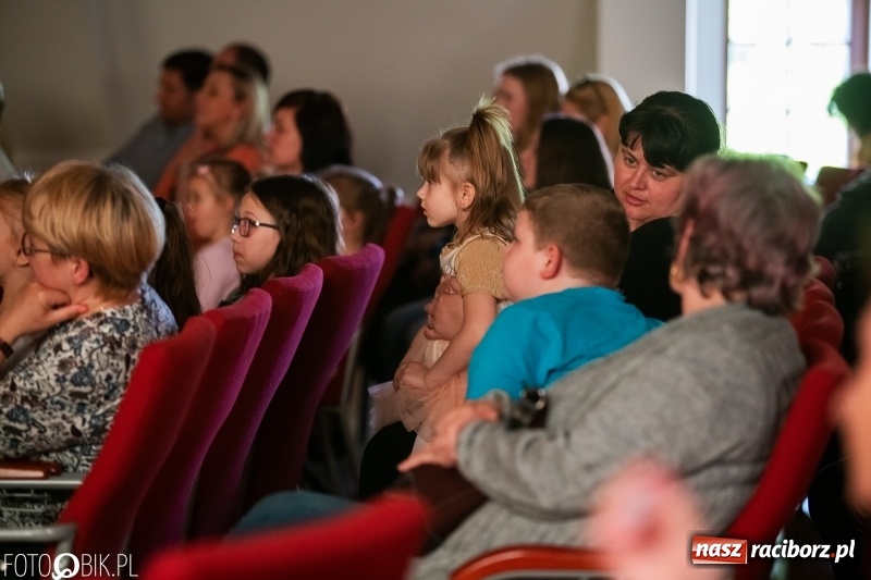 Zdjęcie w galerii na portalu naszraciborz.pl: Koncert z okazji Dnia Mamy i Taty na Zamku Piastowskim wiadomości z regionu