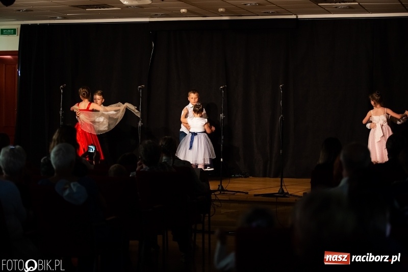 Zdjęcie w galerii na portalu naszraciborz.pl: Koncert z okazji Dnia Mamy i Taty na Zamku Piastowskim wiadomości z regionu