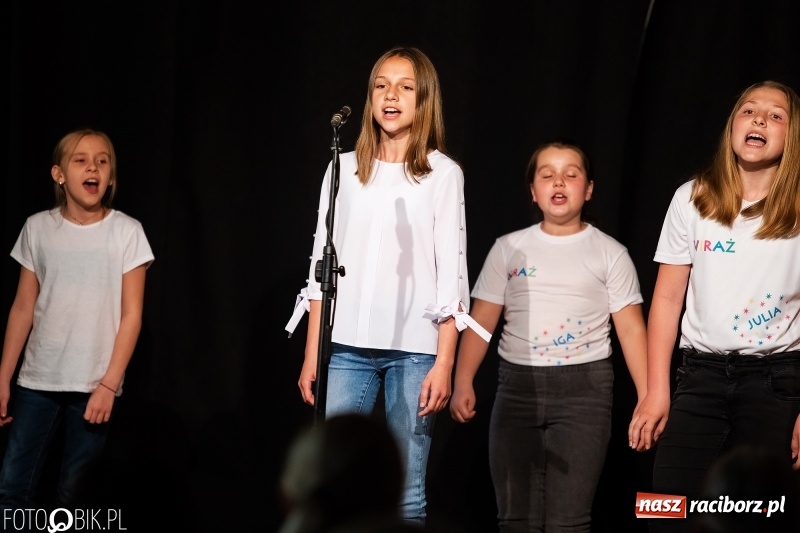 Zdjęcie w galerii na portalu naszraciborz.pl: Koncert z okazji Dnia Mamy i Taty na Zamku Piastowskim wiadomości z regionu