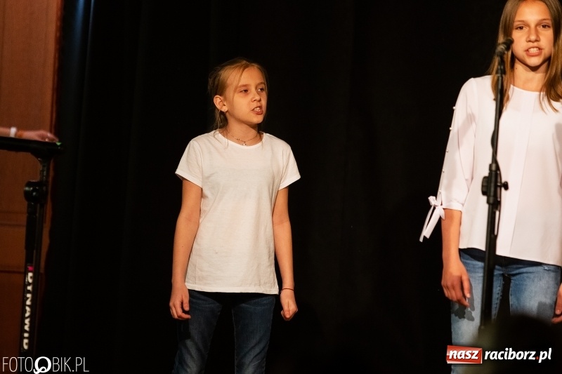 Zdjęcie w galerii na portalu naszraciborz.pl: Koncert z okazji Dnia Mamy i Taty na Zamku Piastowskim wiadomości z regionu