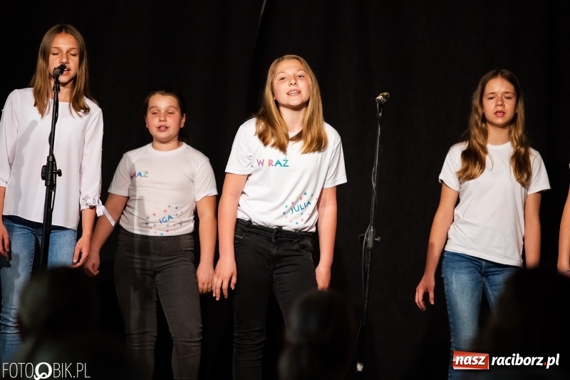 Zdjęcie w galerii na portalu naszraciborz.pl: Koncert z okazji Dnia Mamy i Taty na Zamku Piastowskim wiadomości z regionu