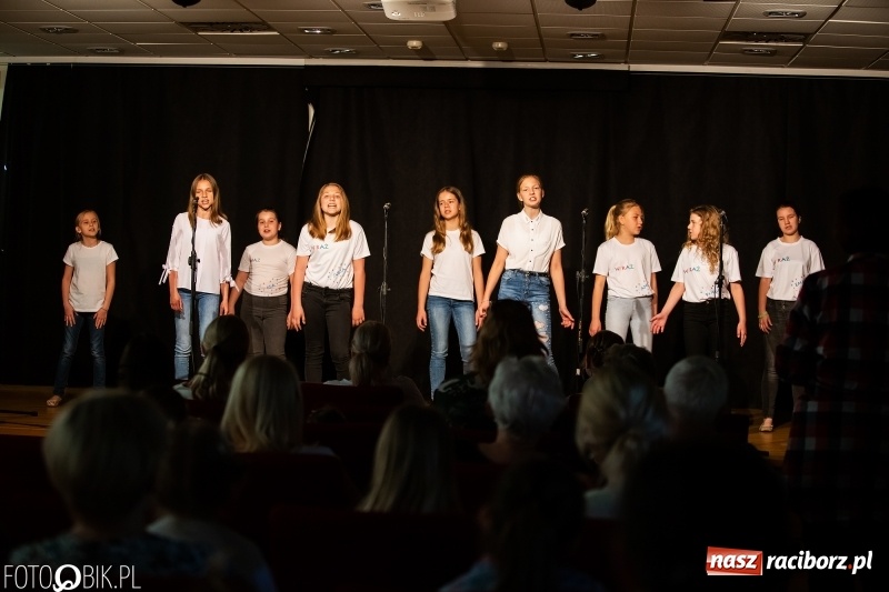 Zdjęcie w galerii na portalu naszraciborz.pl: Koncert z okazji Dnia Mamy i Taty na Zamku Piastowskim wiadomości z regionu