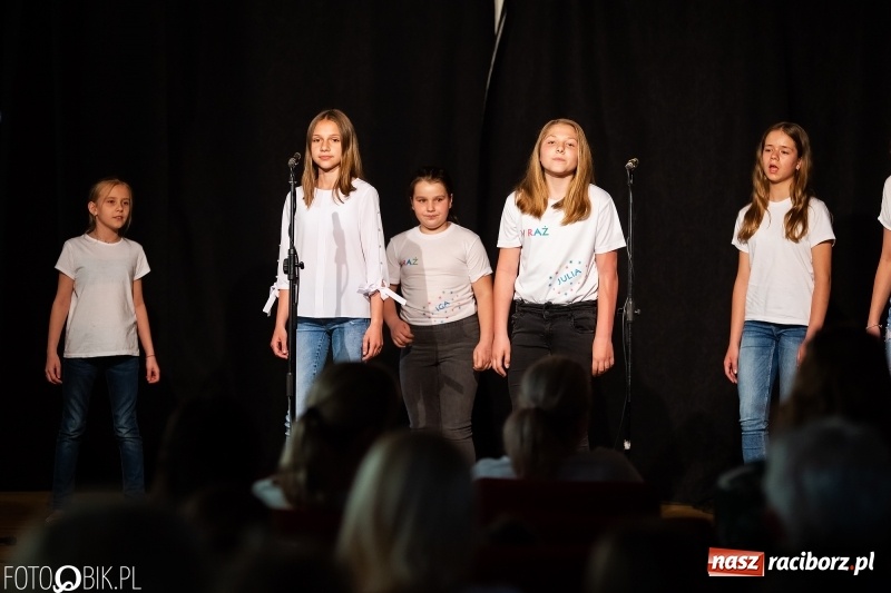 Zdjęcie w galerii na portalu naszraciborz.pl: Koncert z okazji Dnia Mamy i Taty na Zamku Piastowskim wiadomości z regionu