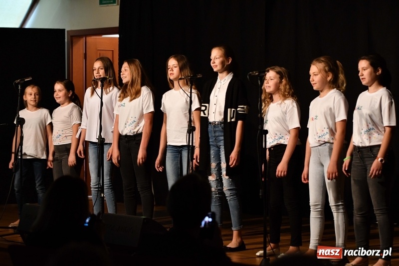 Zdjęcie w galerii na portalu naszraciborz.pl: Koncert z okazji Dnia Mamy i Taty na Zamku Piastowskim wiadomości z regionu