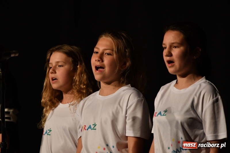 Zdjęcie w galerii na portalu naszraciborz.pl: Koncert z okazji Dnia Mamy i Taty na Zamku Piastowskim wiadomości z regionu