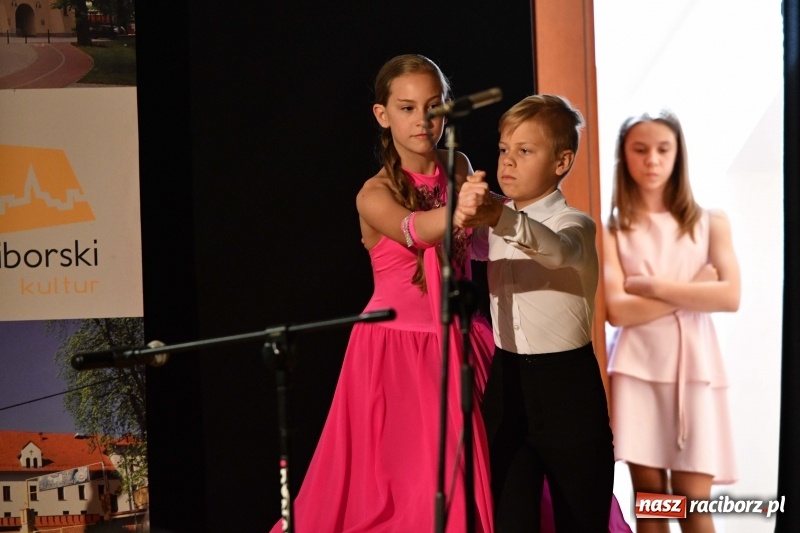 Zdjęcie w galerii na portalu naszraciborz.pl: Koncert z okazji Dnia Mamy i Taty na Zamku Piastowskim wiadomości z regionu