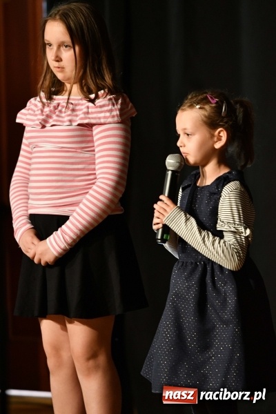 Zdjęcie w galerii na portalu naszraciborz.pl: Koncert z okazji Dnia Mamy i Taty na Zamku Piastowskim wiadomości z regionu