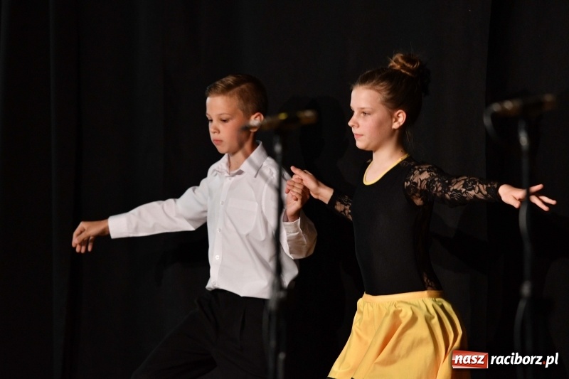 Zdjęcie w galerii na portalu naszraciborz.pl: Koncert z okazji Dnia Mamy i Taty na Zamku Piastowskim wiadomości z regionu