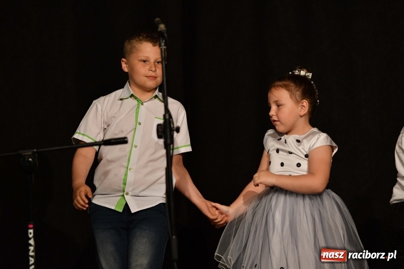 Zdjęcie w galerii na portalu naszraciborz.pl: Koncert z okazji Dnia Mamy i Taty na Zamku Piastowskim wiadomości z regionu