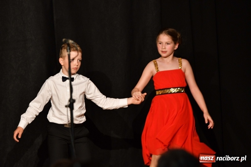 Zdjęcie w galerii na portalu naszraciborz.pl: Koncert z okazji Dnia Mamy i Taty na Zamku Piastowskim wiadomości z regionu