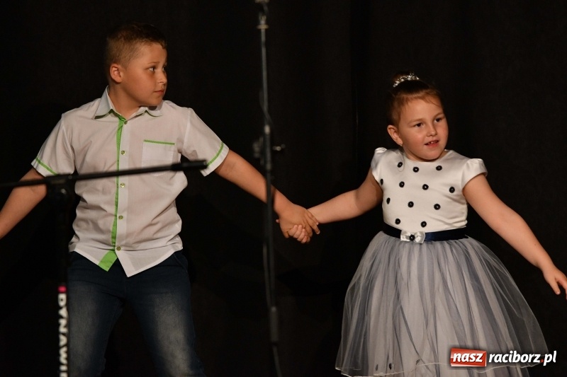 Zdjęcie w galerii na portalu naszraciborz.pl: Koncert z okazji Dnia Mamy i Taty na Zamku Piastowskim wiadomości z regionu