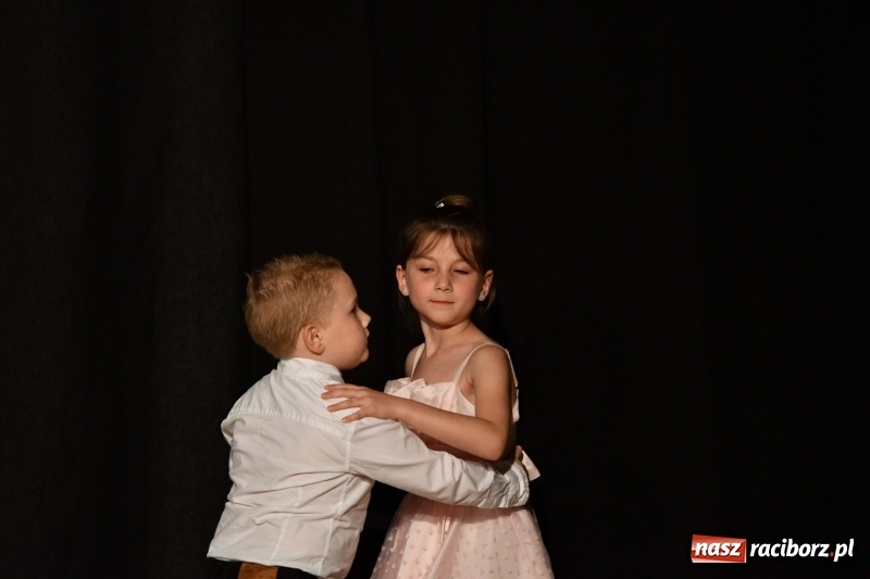 Zdjęcie w galerii na portalu naszraciborz.pl: Koncert z okazji Dnia Mamy i Taty na Zamku Piastowskim wiadomości z regionu