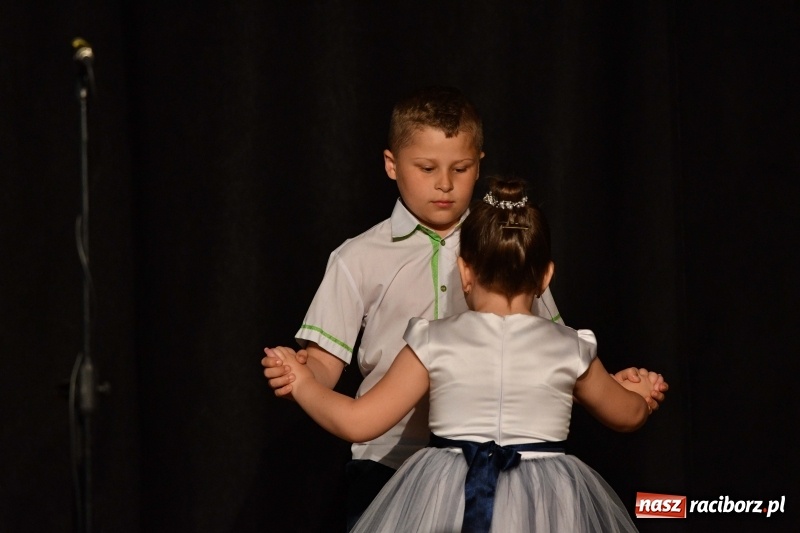 Zdjęcie w galerii na portalu naszraciborz.pl: Koncert z okazji Dnia Mamy i Taty na Zamku Piastowskim wiadomości z regionu