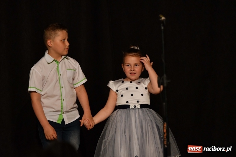 Zdjęcie w galerii na portalu naszraciborz.pl: Koncert z okazji Dnia Mamy i Taty na Zamku Piastowskim wiadomości z regionu