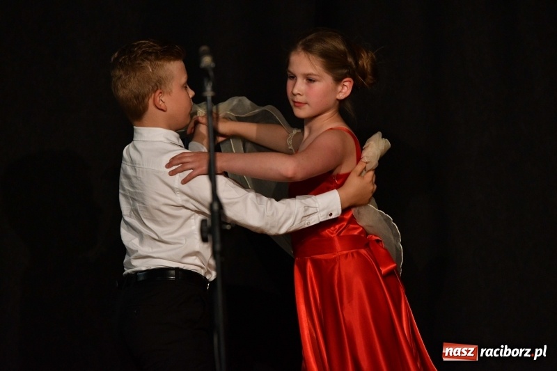 Zdjęcie w galerii na portalu naszraciborz.pl: Koncert z okazji Dnia Mamy i Taty na Zamku Piastowskim wiadomości z regionu