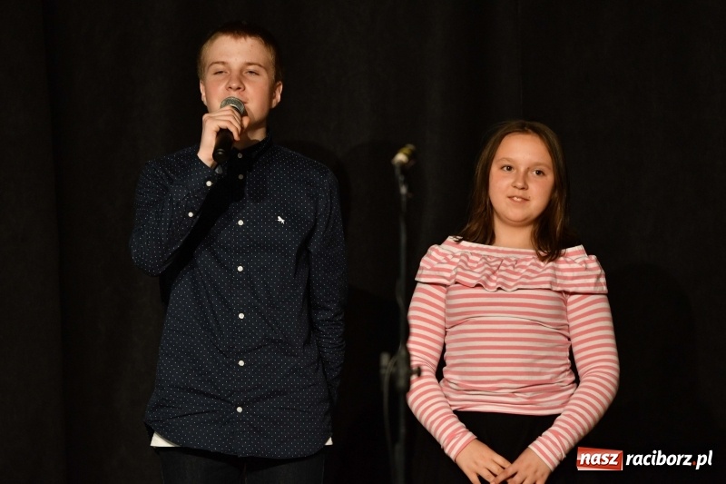 Zdjęcie w galerii na portalu naszraciborz.pl: Koncert z okazji Dnia Mamy i Taty na Zamku Piastowskim wiadomości z regionu