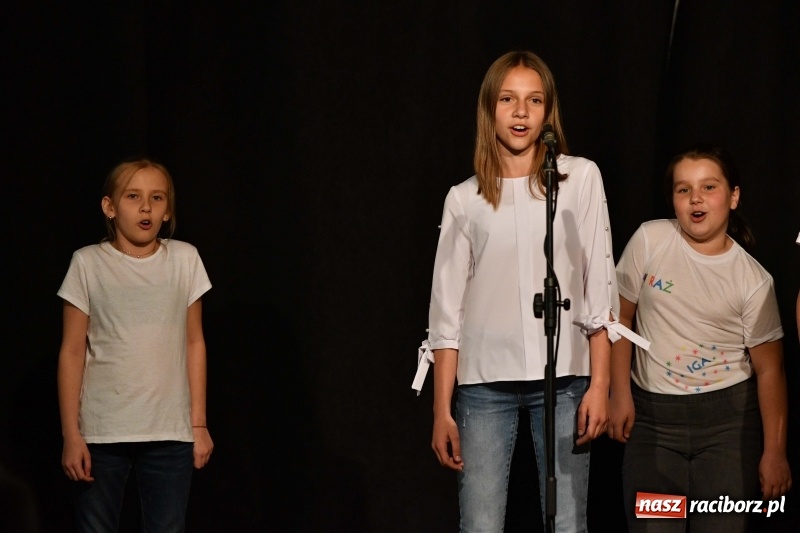 Zdjęcie w galerii na portalu naszraciborz.pl: Koncert z okazji Dnia Mamy i Taty na Zamku Piastowskim wiadomości z regionu