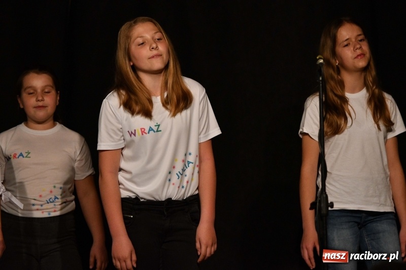 Zdjęcie w galerii na portalu naszraciborz.pl: Koncert z okazji Dnia Mamy i Taty na Zamku Piastowskim wiadomości z regionu