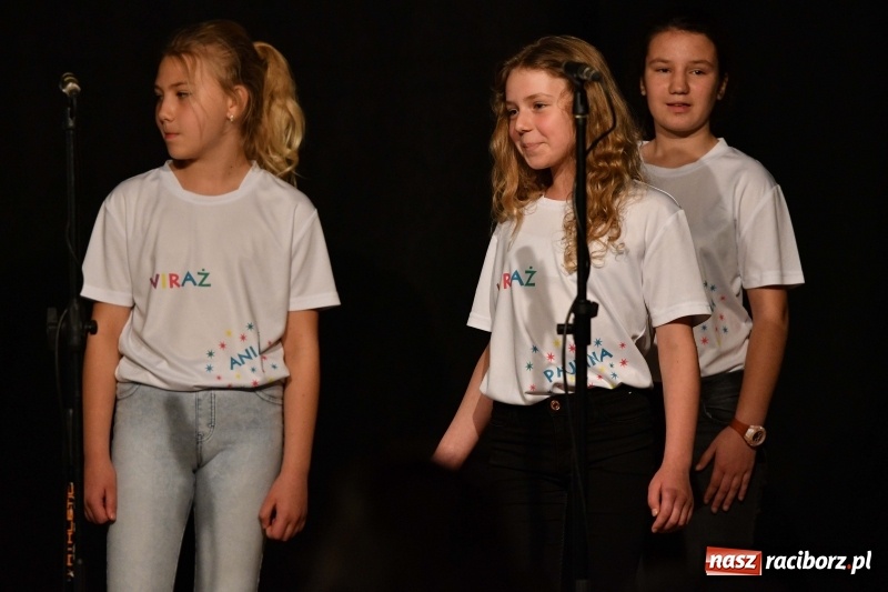 Zdjęcie w galerii na portalu naszraciborz.pl: Koncert z okazji Dnia Mamy i Taty na Zamku Piastowskim wiadomości z regionu