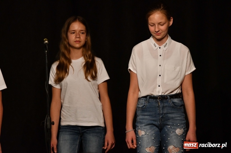 Zdjęcie w galerii na portalu naszraciborz.pl: Koncert z okazji Dnia Mamy i Taty na Zamku Piastowskim wiadomości z regionu