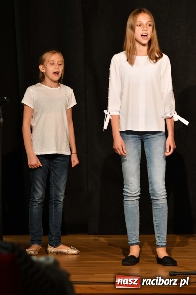 Zdjęcie w galerii na portalu naszraciborz.pl: Koncert z okazji Dnia Mamy i Taty na Zamku Piastowskim wiadomości z regionu