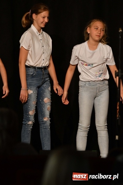 Zdjęcie w galerii na portalu naszraciborz.pl: Koncert z okazji Dnia Mamy i Taty na Zamku Piastowskim wiadomości z regionu