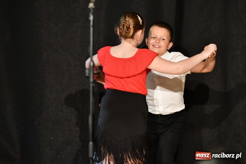 Zdjęcie w galerii na portalu naszraciborz.pl: Koncert z okazji Dnia Mamy i Taty na Zamku Piastowskim wiadomości z regionu