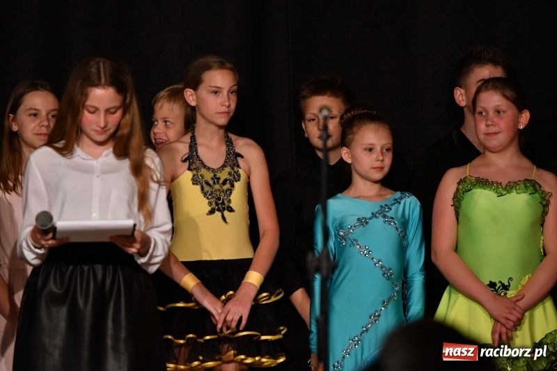 Zdjęcie w galerii na portalu naszraciborz.pl: Koncert z okazji Dnia Mamy i Taty na Zamku Piastowskim wiadomości z regionu