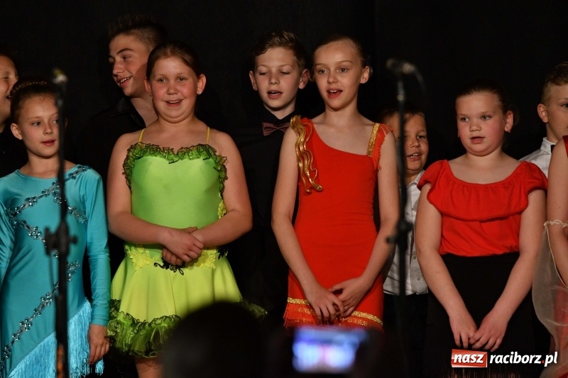 Zdjęcie w galerii na portalu naszraciborz.pl: Koncert z okazji Dnia Mamy i Taty na Zamku Piastowskim wiadomości z regionu