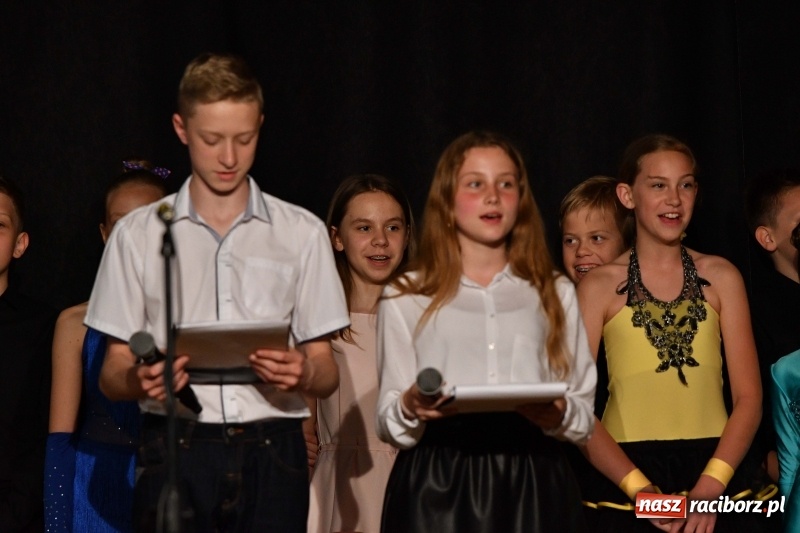 Zdjęcie w galerii na portalu naszraciborz.pl: Koncert z okazji Dnia Mamy i Taty na Zamku Piastowskim wiadomości z regionu