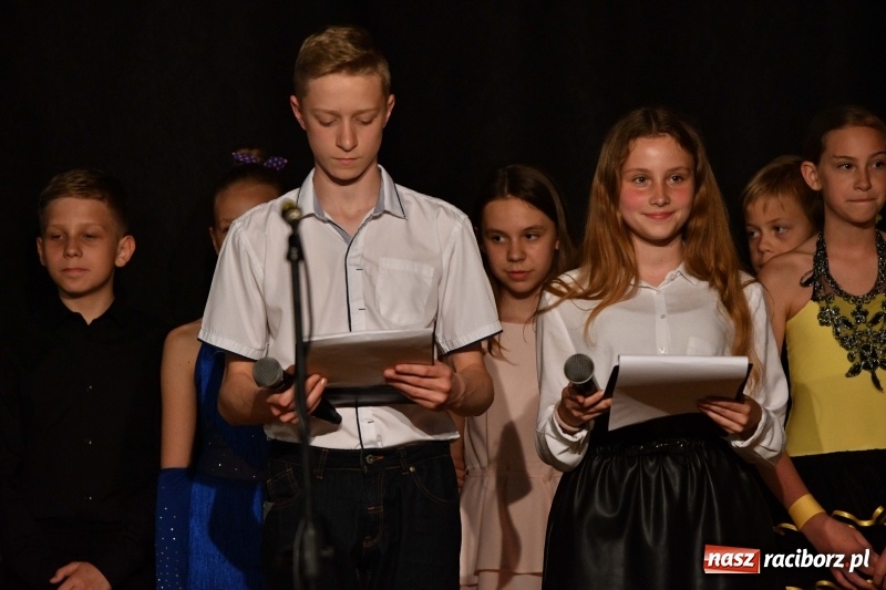 Zdjęcie w galerii na portalu naszraciborz.pl: Koncert z okazji Dnia Mamy i Taty na Zamku Piastowskim wiadomości z regionu