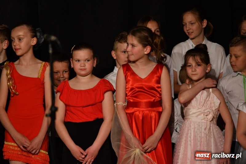 Zdjęcie w galerii na portalu naszraciborz.pl: Koncert z okazji Dnia Mamy i Taty na Zamku Piastowskim wiadomości z regionu