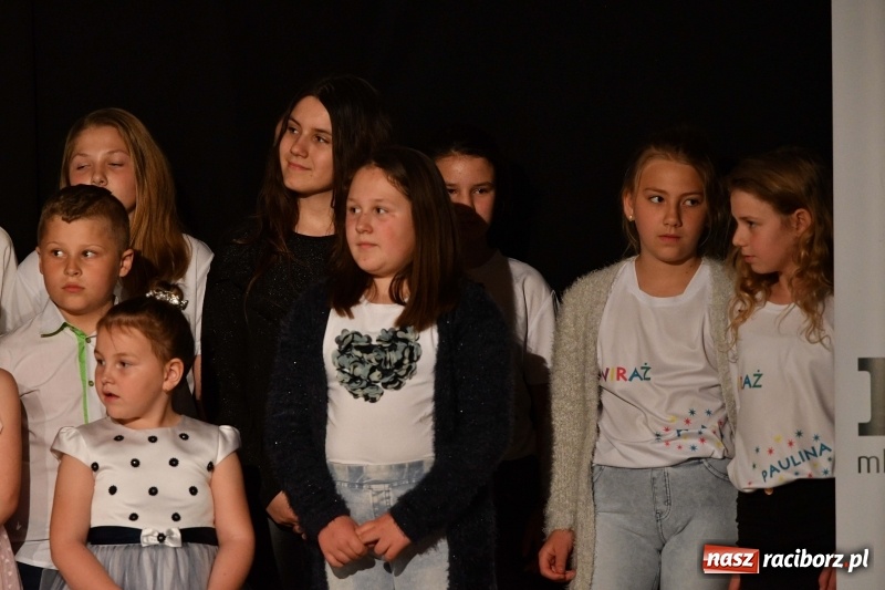 Zdjęcie w galerii na portalu naszraciborz.pl: Koncert z okazji Dnia Mamy i Taty na Zamku Piastowskim wiadomości z regionu