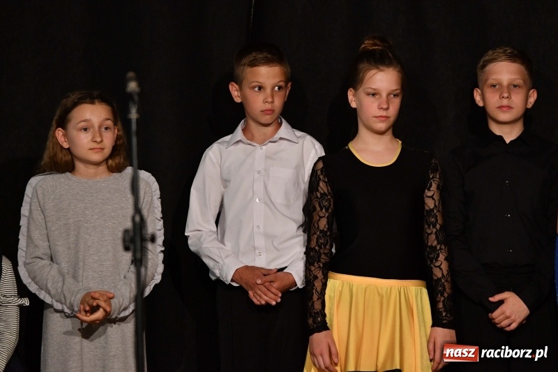 Zdjęcie w galerii na portalu naszraciborz.pl: Koncert z okazji Dnia Mamy i Taty na Zamku Piastowskim wiadomości z regionu