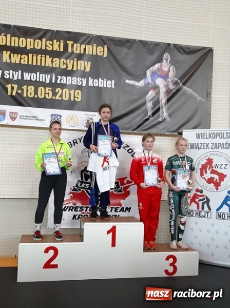 Zdjęcie w galerii na portalu naszraciborz.pl: Złoto i srebro zapaśniczek Unii Racibórz w Krotoszynie  wiadomości z regionu