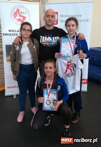 Zdjęcie w galerii na portalu naszraciborz.pl: Złoto i srebro zapaśniczek Unii Racibórz w Krotoszynie  wiadomości z regionu
