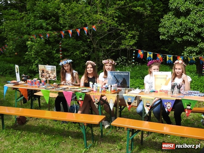 Zdjęcie w galerii na portalu naszraciborz.pl: Rycerstwo zjechało pod ruiny w Łubowicach  wiadomości z regionu