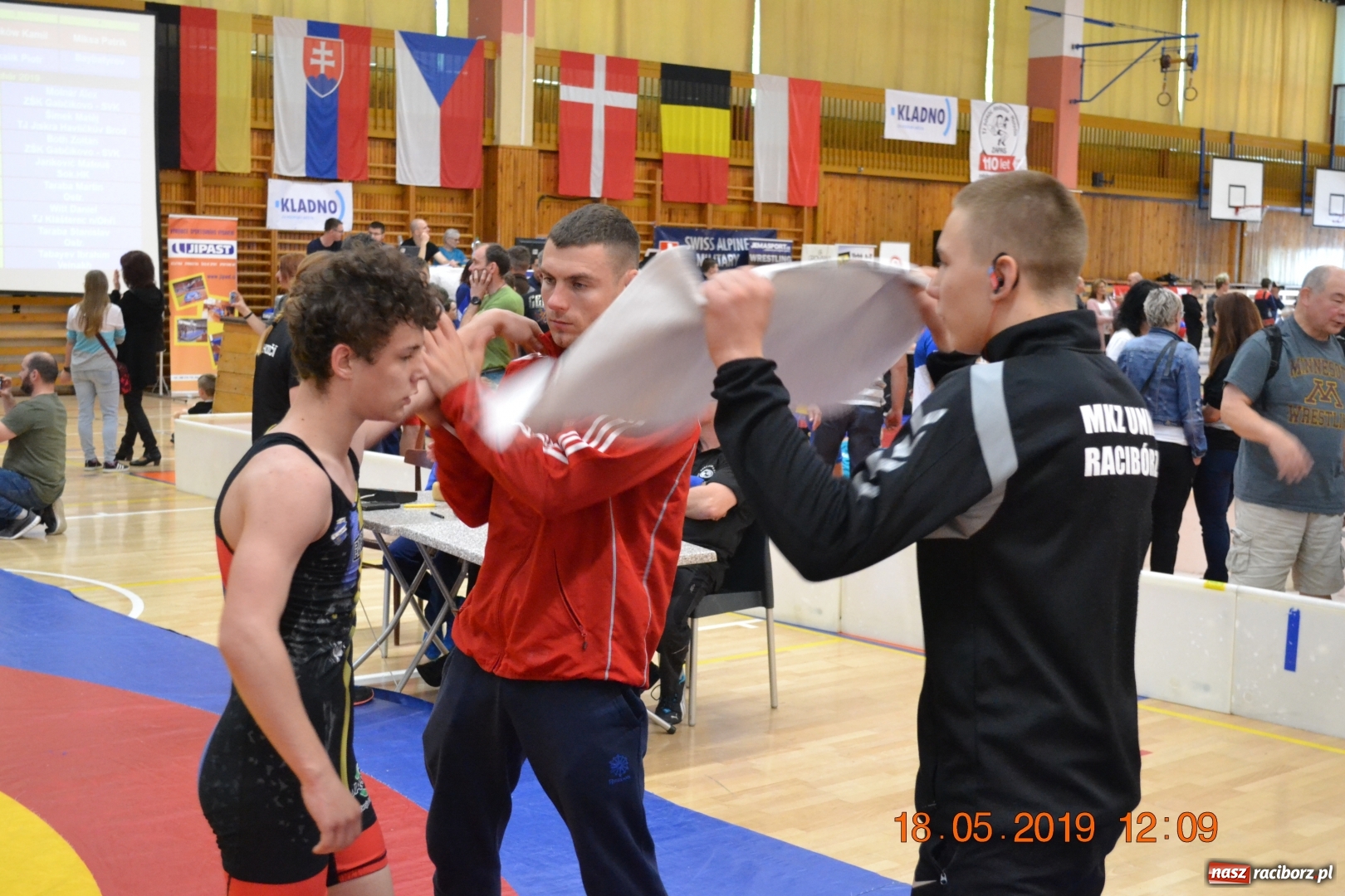 Zdjęcie w galerii na portalu naszraciborz.pl: Dobry start zapaśników Unii na zawodach w Kladnie [FOTO] wiadomości z regionu