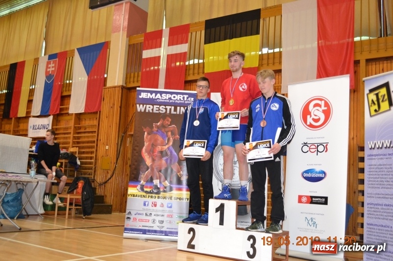 Zdjęcie w galerii na portalu naszraciborz.pl: Dobry start zapaśników Unii na zawodach w Kladnie [FOTO] wiadomości z regionu