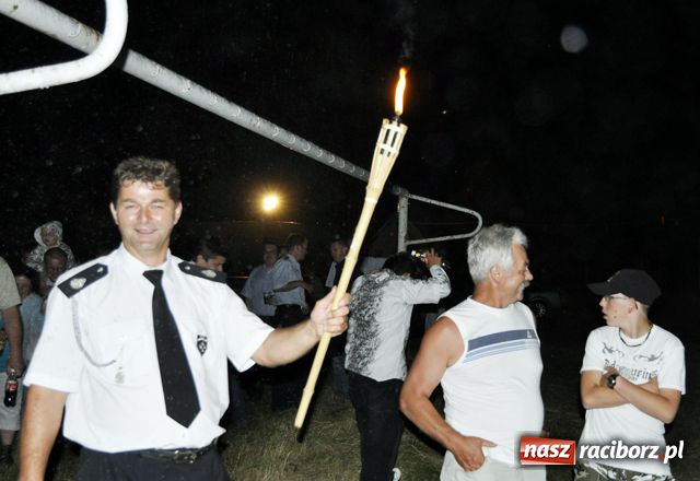 Zdjęcie w galerii na portalu naszraciborz.pl: Nocne strażackie retro w Bojanowie wiadomości z regionu