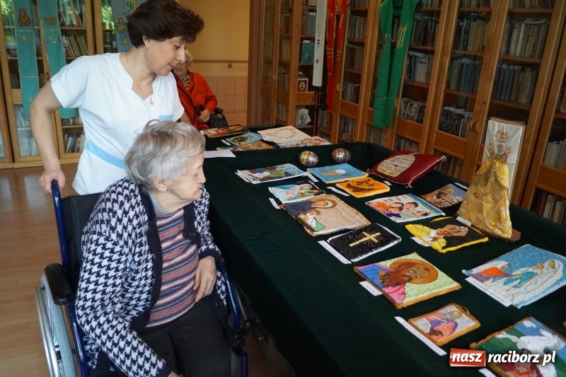 Zdjęcie w galerii na portalu naszraciborz.pl: Wystawa haftu w DPS Złota Jesień wiadomości z regionu