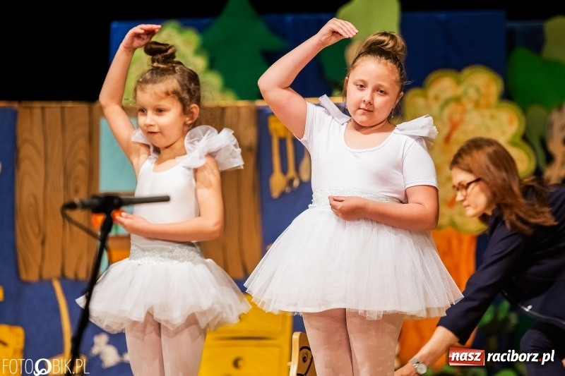 Zdjęcie w galerii na portalu naszraciborz.pl: Przedszkolaki z Przedszkola nr 11 wystąpiły dla swoich rodziców w RCK wiadomości z regionu