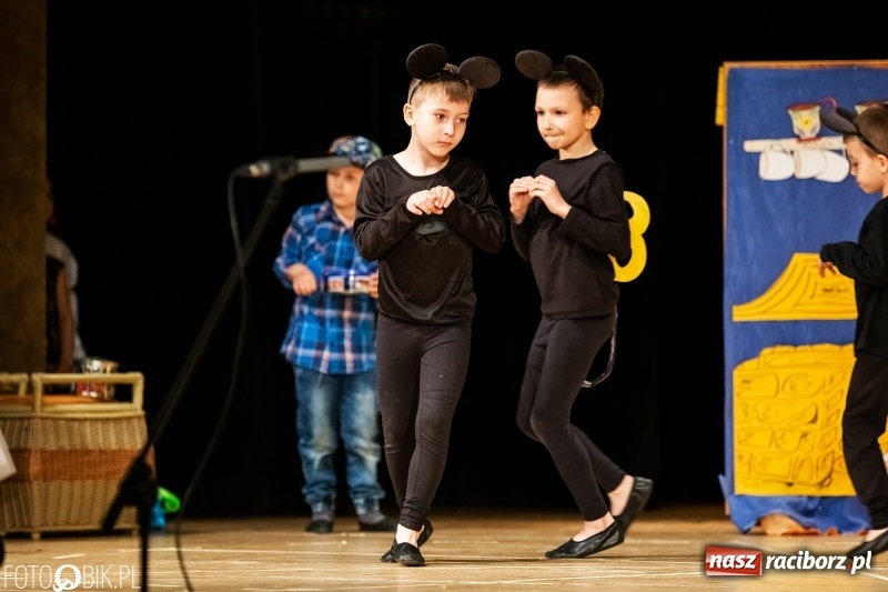 Zdjęcie w galerii na portalu naszraciborz.pl: Przedszkolaki z Przedszkola nr 11 wystąpiły dla swoich rodziców w RCK wiadomości z regionu